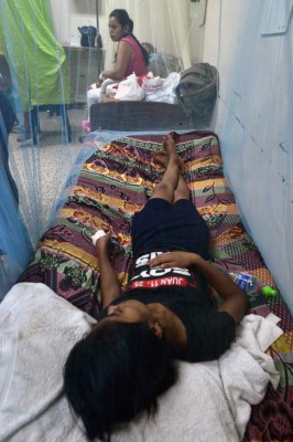 FOTOS: Instalan carpas para atender afectados por dengue ante colapso de hospitales