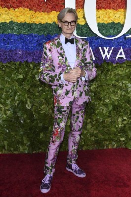 Famosos desfilan por la alfombra roja de los premios Tony