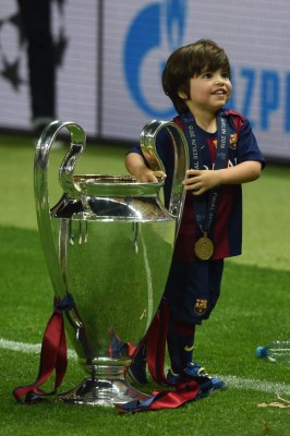 Los campeones celebran con sus hijos