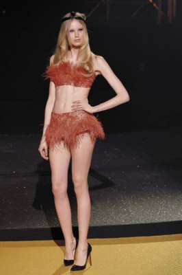 Majestuoso desfile de lencería y top models en París