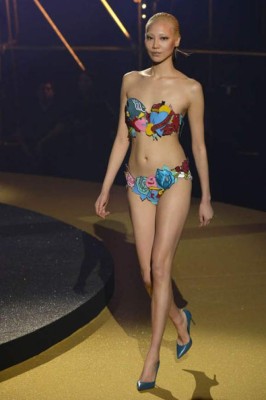 Majestuoso desfile de lencería y top models en París