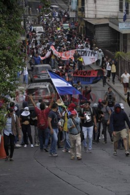 FOTOS: La capital, epicentro de caóticas escenas durante violentas protestas