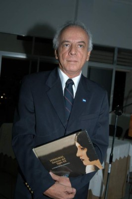 Un novelista hondureño en feria del libro tica