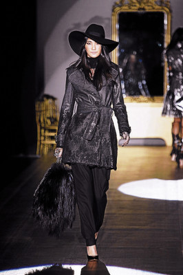 Glamuroso inicio de Mercedes-Benz