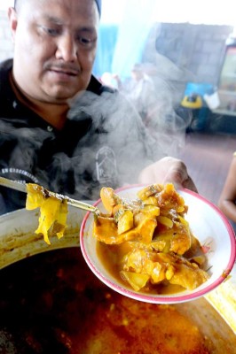 Un recorrido por la Feria del Agricultor y el Artesano
