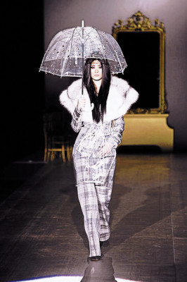 Glamuroso inicio de Mercedes-Benz