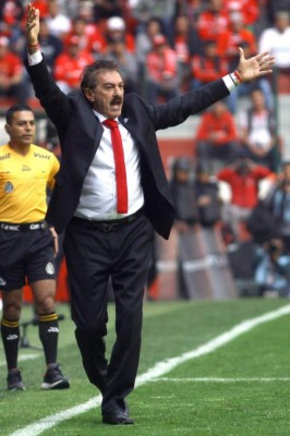 La trayectoria de Ricardo La Volpe, posible técnico de Olimpia  