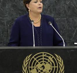 La presidenta de Brasil, Dilma Rousseff, fue al primera oradora en la sesión de ayer en la ONU.