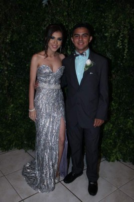 Emotiva fiesta para los nuevos profesionales de Happy New Dawn