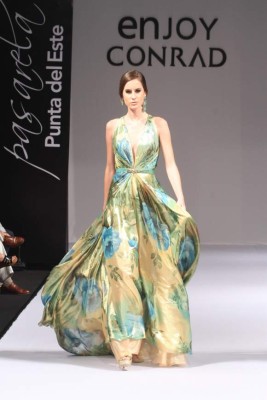 Transparencias, guipur y sedas en la pasarela