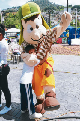 Familia de mojigangas encuentra su identidad