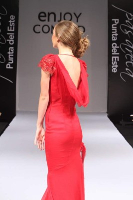 Transparencias, guipur y sedas en la pasarela