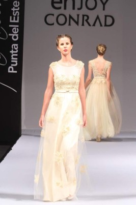 Transparencias, guipur y sedas en la pasarela