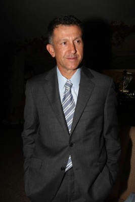 Colombianos y ticos aventajan para dirigir a Honduras