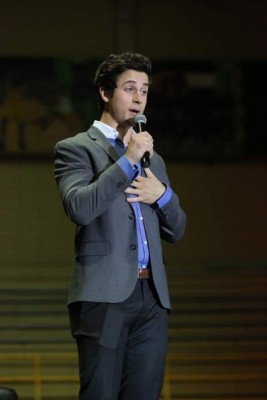 David Henrie ofrece inspiradora conferencia en Honduras
