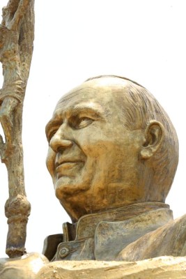 Terminado monumento al Papa 'mensajero de la paz”