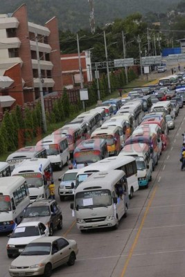 Así fue la caravana del sector transporte para exigir la rebaja al precio de los combustibles