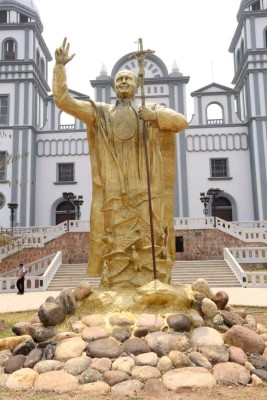 Terminado monumento al Papa 'mensajero de la paz”