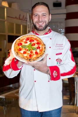 Chef baja 45 kilos alimentándose solamente con pizza