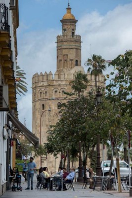 Sol, cerveza y terrazas: España celebra la cautelosa vuelta a la vida