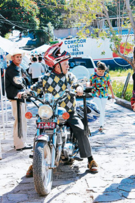 Concurrida fiesta democrática en las zonas turísticas