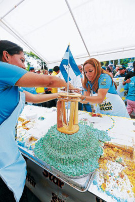 Megapastel, desfiles y carnaval por 435 aniversario de Tegus
