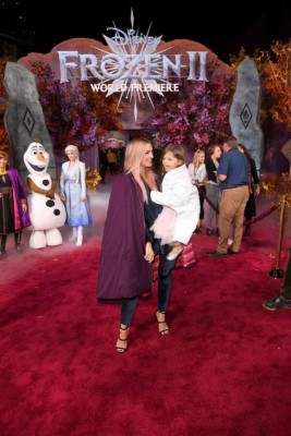 FOTOS: Así llegaron los famosos con sus hijos a la premier de Frozen II
