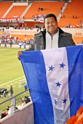 Hondureño dirige centro para migrantes en EUA