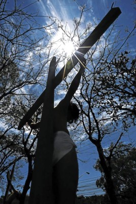 Sacrificio de Jesús inspira acordes de Moisés Sánchez