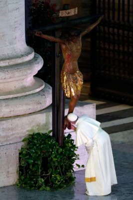 FOTOS: La bendición del Papa al mundo confinado por coronavirus