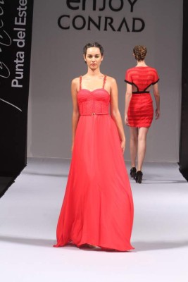 Transparencias, guipur y sedas en la pasarela