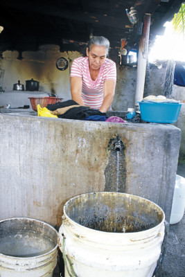 Ríos y quebradas de Oropolí convertidos en botaderos