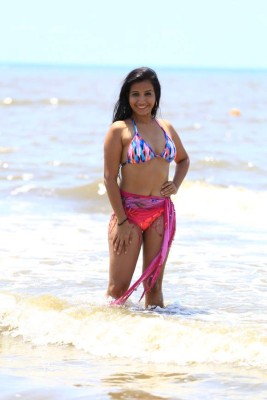 Bellas hondureñas cierran con broche de oro Semana Santa en las playas del norte