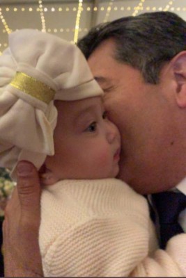 Juan Orlando Hernández muestra su faceta como abuelo