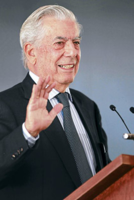 Vargas Llosa recibe un honoris causa