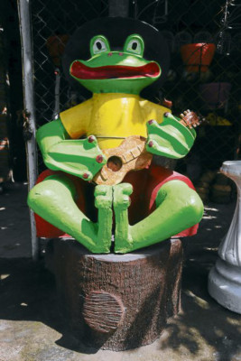 Cuero, hierro y barro transformados en artesanías