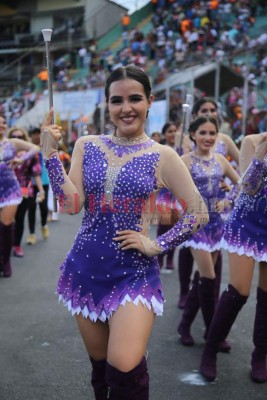 FOTOS: Las 10 palillonas más bellas de los desfiles patrios 2019