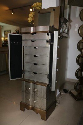 Sus joyas al alcance