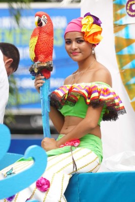 Chicas irradiaron belleza en la Feria Juniana de San Pedro Sula