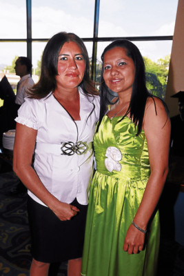 Entregan títulos a nuevos profesionales