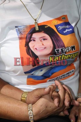 La Academia: Así piden votos para su hija los papás de Katheryn Banegas