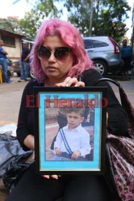 Doloroso momento cuando familiares reclamaron cuerpo del niño soterrado en Los Llanos