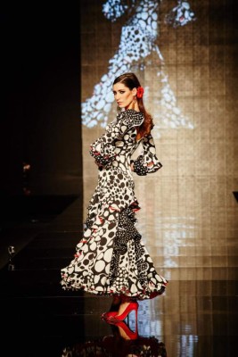 Sedas, crepés y encajes al ritmo de flamenco
