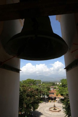 Cinco iglesias, el Museo de Arqueología, la Caxa Real, el Museo Histórico y Cívico y la Casa de la Cultura son algunos de los monumentos coloniales que posee la excapital Comayagua