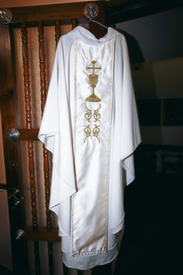 Morado, blanco y rojo, los colores de Semana Santa