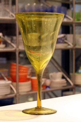 Engalane su mesa con coloridas copas