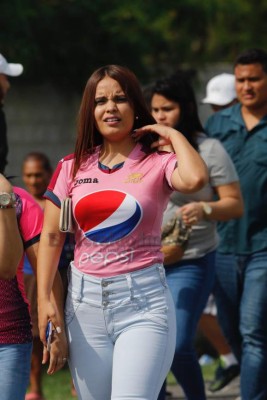 FOTOS: Las bellas aficionadas de Motagua que engalanaron las gradas del Carlos Miranda