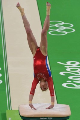 Simone Biles vence prueba olímpica de salto y suma su tercer oro en Rio