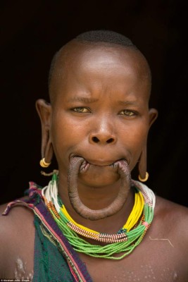 Mujer labios grandes