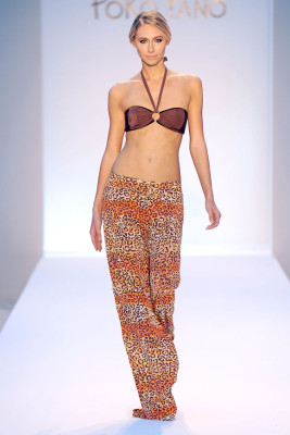 Sensuales y diminutas prendas para la playa